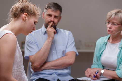 Onze crisismanagers geven – samen met u – tijdelijk leiding tot uw organisatie weer 'op de rit' is